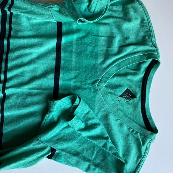 2 men’s t-shirts Hollister S Volcom M - Picture 9 of 15